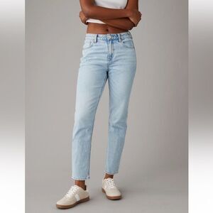 American Eagle Strigid Mom Jeans Women's Size 4 Short